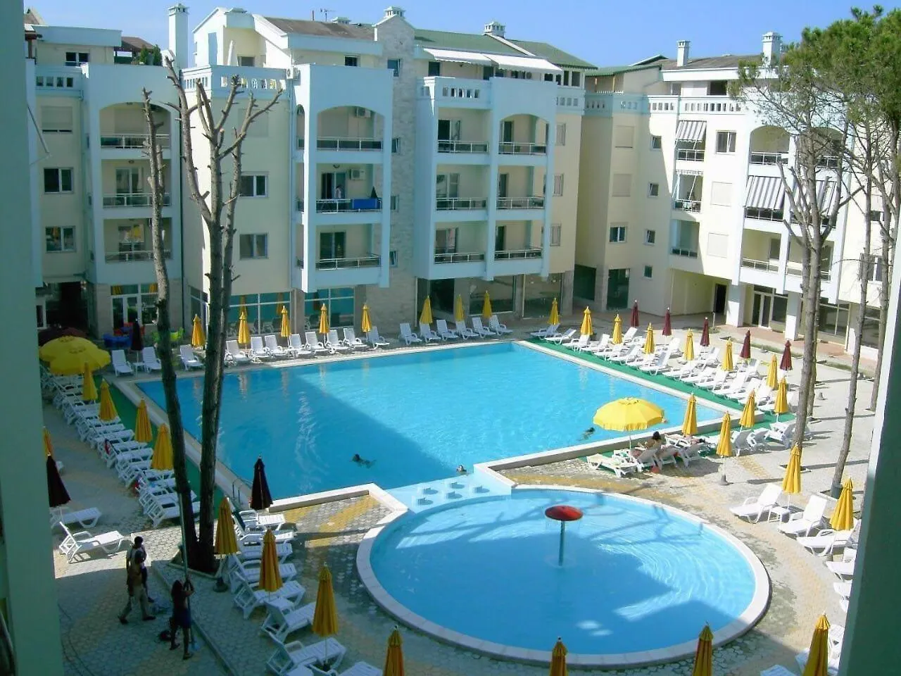 Naura'S Luxury Seaside Apartment Golem